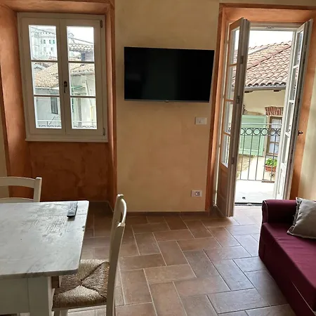 Nel Caruggio - *